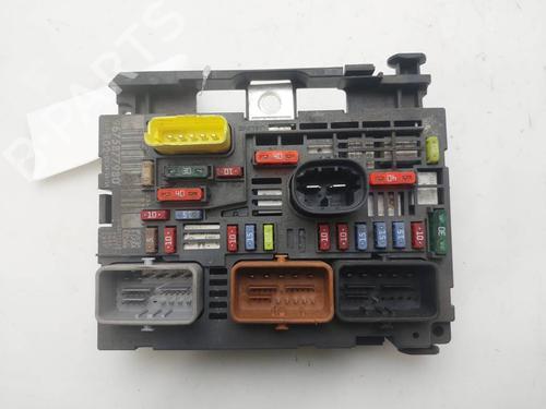 Used Fuse box Fuse box 38951840 38951840