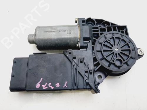 Rudehejsemotor forskærm venstre VW GOLF IV (1J1) 1.9 TDI (115 hp) 31070205