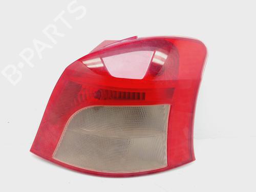 Used Right taillight Right taillight TOYOTA YARIS (_P9_) 1.4 D-4D (NLP90_, NLP90R) (90 hp) 33270579 33270579