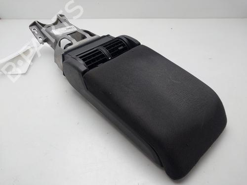 Used Armrest / Center console OPEL VECTRA C (Z02) 2.0 DTI 16V (F69) (101 hp) 32977550
