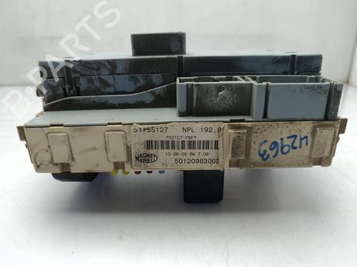 Used Fuse box Fuse box FIAT STILO (192_) 1.4 16V (192AXH1B, 192BXH1B) (95 hp) 39651207 39651207