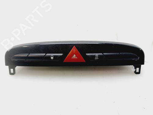 Used Warning switch PEUGEOT 308 SW II (LC_, LJ_, LR_, LX_, L4_) [2014-2021]  31373611