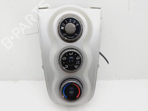 Used Climate control TOYOTA YARIS (_P9_) 1.4 D-4D (NLP90_, NLP90R) (90 hp) 30467099