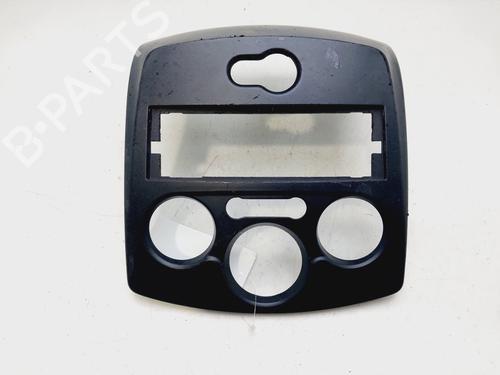Console central RENAULT CLIO III (BR0/1, CR0/1) 1.4 16V (98 hp) 30133651
