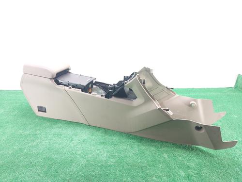 Used Armrest / Center console LAND ROVER RANGE ROVER EVOQUE (L538) 2.0 D (150 hp) 18031824