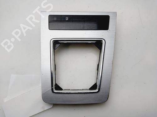 Used Middle console SKODA OCTAVIA III Combi (5E5, 5E6) [2012-2020]  31589140