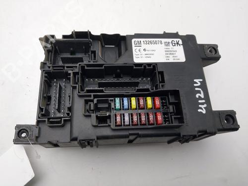 Used Fuse box Fuse box OPEL CORSA D (S07) 1.2 (L08, L68) (80 hp) 33026105 33026105
