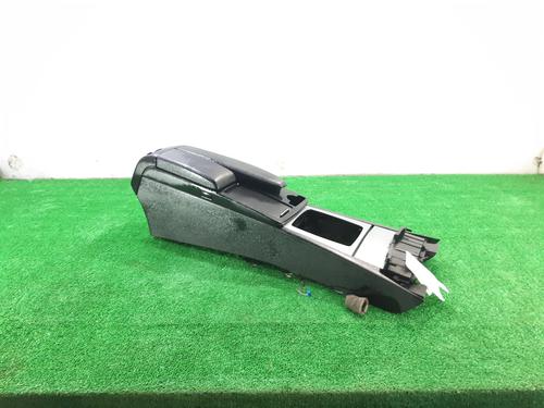 Used Armrest / Center console MERCEDES-BENZ C-CLASS (W204) C 300 (204.054) (231 hp) 11105337
