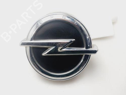 Used Tailgate handle OPEL CORSA E (X15) 1.3 CDTI (08, 68) (95 hp) 32177156