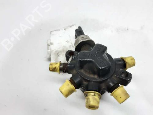 Used Injection rail RENAULT MEGANE II Saloon (LM0/1_) [2003-2025]  5931022