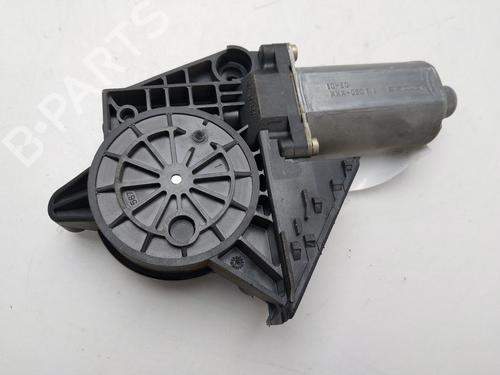Motore alzacristalli anteriore destro Motore alzacristalli anteriore destro VW PASSAT B5.5 (3B3) 2.0 (130 hp) 37066703 37066703