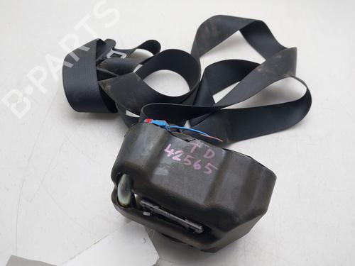 rear-right-seatbelt-renault-kadjar-ha_-hl_-2015-38010240 main image