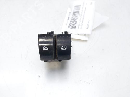 Left front window switch RENAULT MEGANE II Estate (KM0/1_) [2003-2012]null 8200315013 |