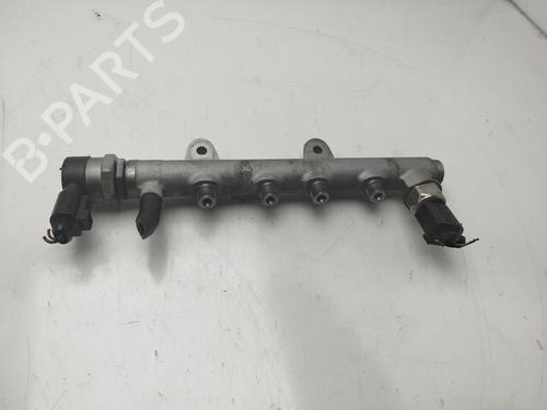 Used Injection rail Injection rail VW POLO V (6R1, 6C1) 1.4 TDI (75 hp) 32411195 32411195