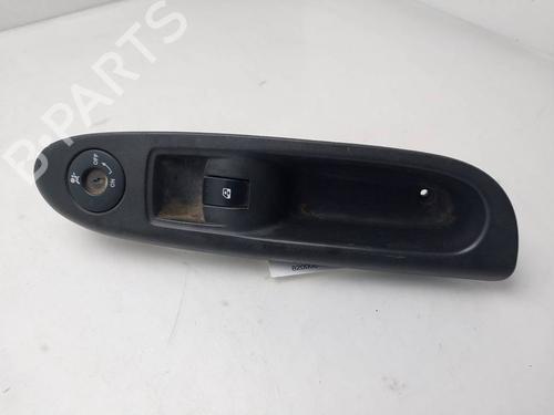 Used Right front window switch Right front window switch RENAULT CLIO II (BB_, CB_) [1998-2016] 39751736 39751736