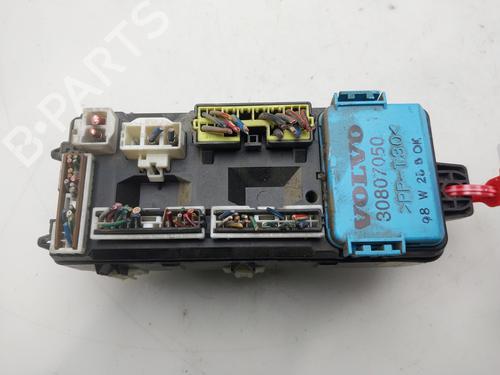 Used Fuse box Fuse box VOLVO S40 I (644) 1.9 TD (90 hp) 33931940 33931940