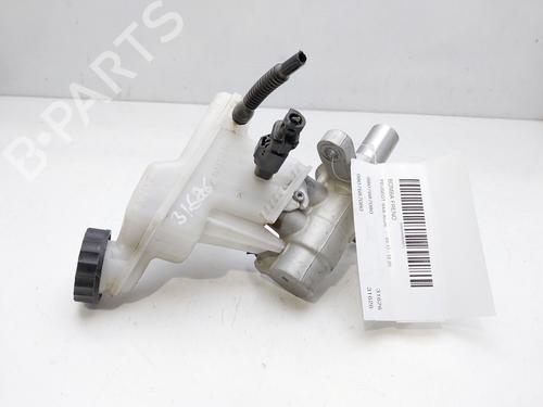 Used Brake master cylinder PEUGEOT 5008 II (MC_, MJ_, MR_, M4_) 1.2 THP (MRHNYH, MRHNYW, MRHNSJ, MRHNSU, MRHNSM) (131 hp) 14365475
