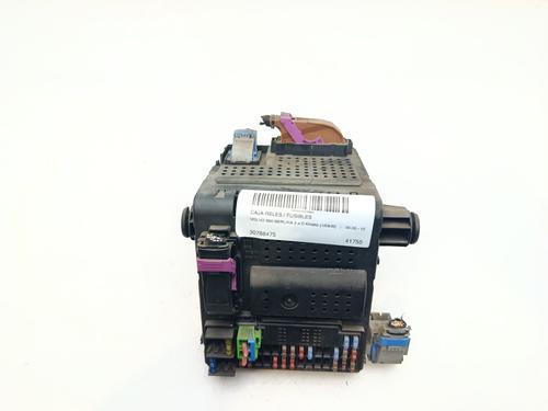 Used Fuse box Fuse box 37192474 37192474
