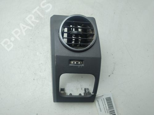Used Air vent LAND ROVER DISCOVERY III (L319) 2.7 TD 4x4 (190 hp) 30530033