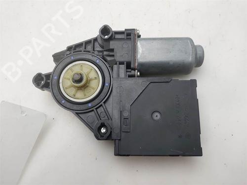 Rudehejsemotor forskærm højre Rudehejsemotor forskærm højre 38462735 38462735