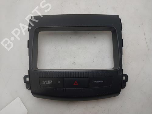 Pulsante luci di emergenza Pulsante luci di emergenza MITSUBISHI OUTLANDER II (CW_W) [2005-2012] 37605040 37605040