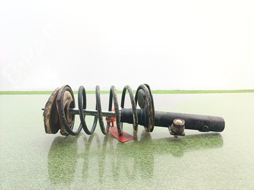 Used Right front shock absorber Right front shock absorber CITROËN ZX (N2) 1.4 i (75 hp) 33168412 33168412