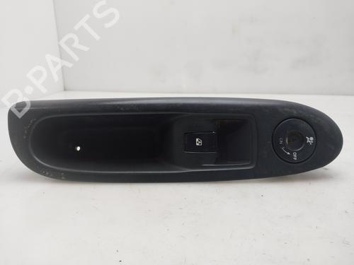 Højre fortil elrude kontakt Højre fortil elrude kontakt RENAULT CLIO II (BB_, CB_) 1.5 dCi (B/CB07) (65 hp) 34435693 34435693