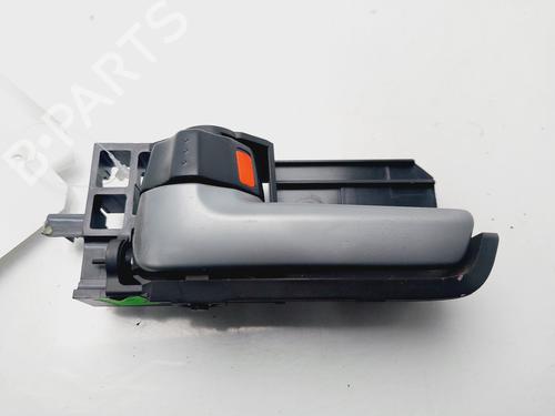 Używane Klamka wewnętrzna drzwi przednich lewych SUZUKI ALTO VII (GF, HA25_, HA35_) 1.0 (AMF310, GFC31S) (68 hp) 32348344