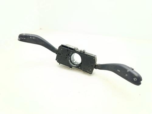 Commandes au volant Commandes au volant VW POLO IV (9N_, 9A_) 1.4 16V (80 hp) 34287824 34287824