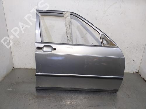 Used Right front door MERCEDES-BENZ 190 (W201) E 2.0 (201.024) (122 hp) 25038159