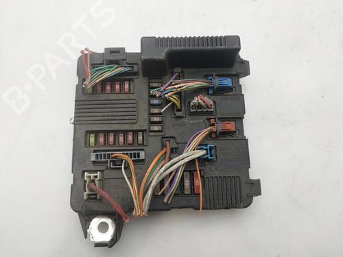 Used Fuse box Fuse box 37533475 37533475