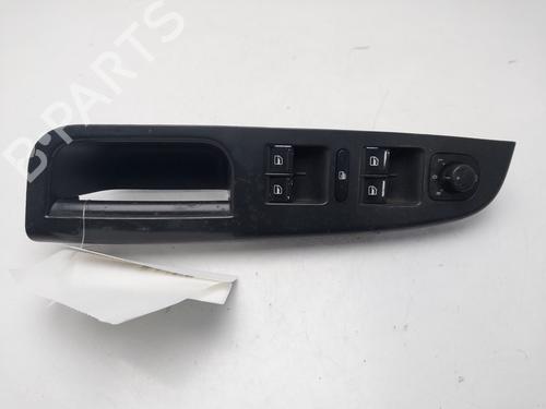 Used Left front window switch Left front window switch VW JETTA III (1K2) 1.9 TDI (105 hp) 33798635 33798635