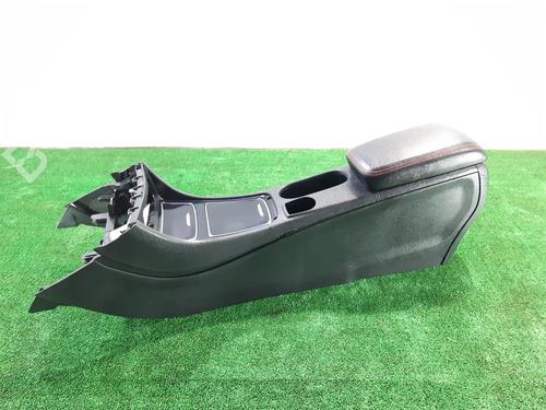 Used Armrest / Center console MERCEDES-BENZ GLA-CLASS (X156) GLA 200 CDI / d (156.908) (136 hp) 8363024