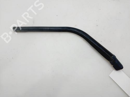Used Rear windshield wiper arm FORD FIESTA IV (JA_, JB_) [1995-2006]  32289877