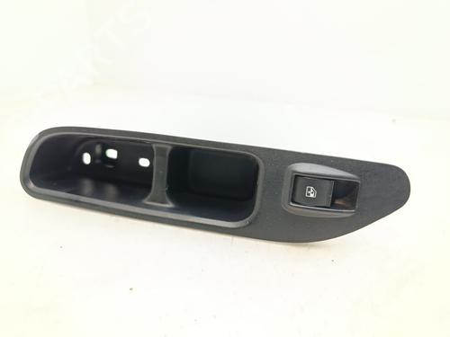 right-front-window-switch-fiat-tipo-hatchback-356_-357_-2016-35805797 main image