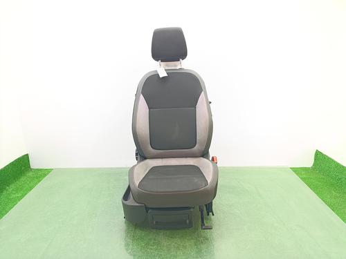 Sæde højre fortil SKODA FABIA III (NJ3) 1.4 TDI (90 hp) 31573201