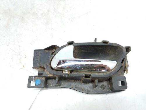 Used Front left interior door handle PEUGEOT 407 (6D_) 2.0 (6DRFNB, 6DRFNE) (136 hp) 3300159