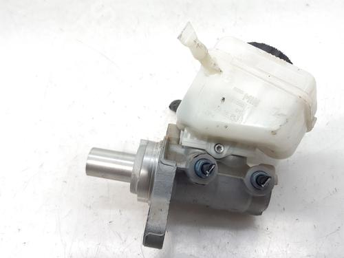 Used Brake master cylinder BMW 1 (F20) 116 d (116 hp) 8325486