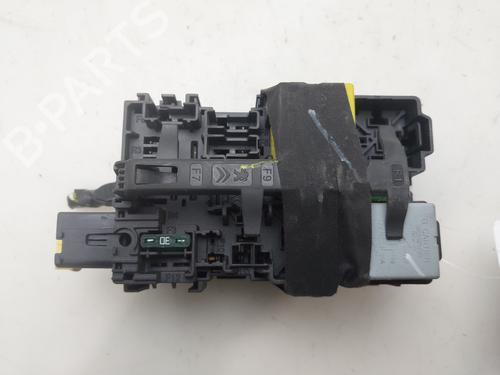 Used Fuse box Fuse box 38047411 38047411