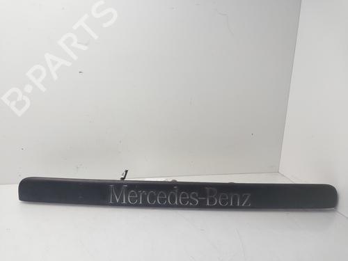 Éclairage de plaque d'immatriculation Éclairage de plaque d'immatriculation MERCEDES-BENZ VITO / MIXTO Van (W639) 111 CDI (639.601, 639.603) (116 hp) 34222574 34222574