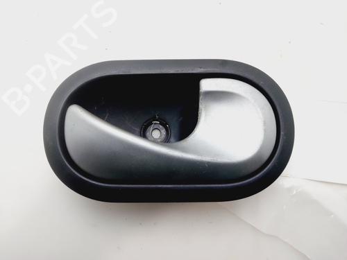 Højre fortil invendig håndtag RENAULT CLIO III (BR0/1, CR0/1) 1.5 dCi (C/BR0G, C/BR1G) (68 hp) 31143948