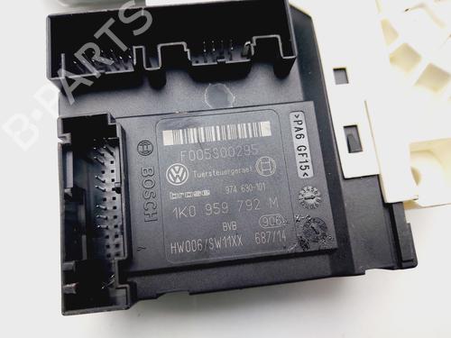 Right front window motor SEAT LEON (1P1) 2.0 TDI | BP32186276E20