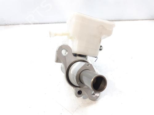 Brake master cylinder MERCEDES-BENZ GLA-CLASS (X156) GLA 200 CDI / d (156.908) | BP8334067M77 