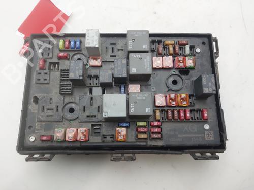 Used Fuse box Fuse box 38346305 38346305
