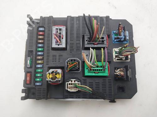 Used Fuse box Fuse box 38983284 38983284