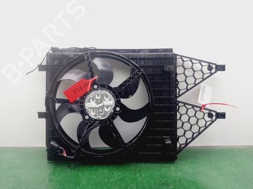 Used Radiator fan AUDI A1 Sportback (8XA, 8XF) 1.2 TFSI (86 hp) 32413917