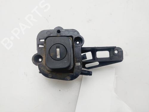 Trunk håndtak RENAULT CLIO II (BB_, CB_) 1.2 (BB0A, BB0F, BB10, BB1K, BB28, BB2D, BB2H, CB0A,... (58 hp) 28581080