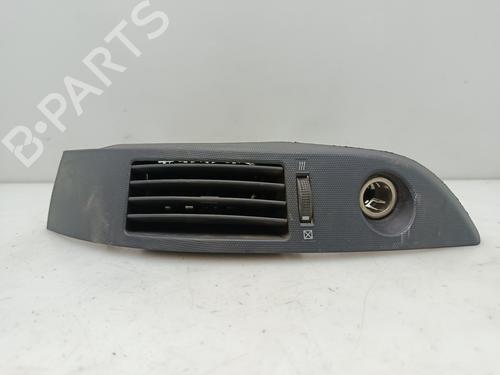 Grille d'aération TOYOTA COROLLA Verso (ZER_, ZZE12_, R1_) 2.2 D-4D (AUR10_, AUR10R) (136 hp) 29378518
