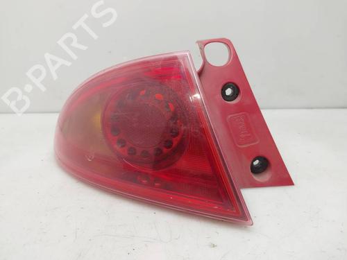 left-taillight-seat-leon-1p1-2005-2006-2007-2008-2009-2010-2011-2012-2013-38346355 main image