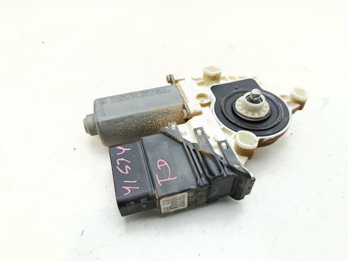 Used Right rear window motor Right rear window motor VW GOLF IV (1J1) 1.9 TDI (115 hp) 34126887 34126887